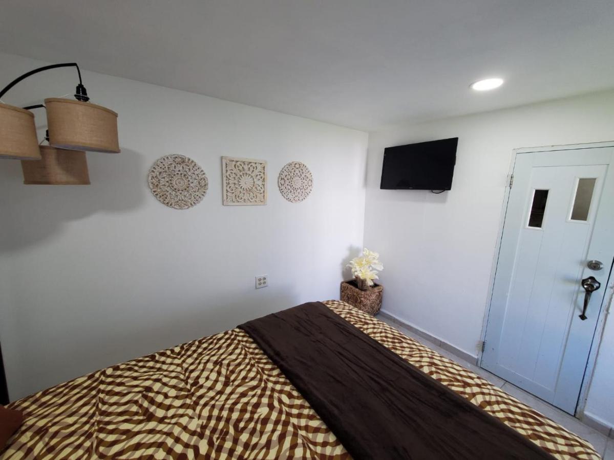 Aguadilla Breeze Apt In Gated Complex 8 Minute Walk To Crashboat Beach Экстерьер фото