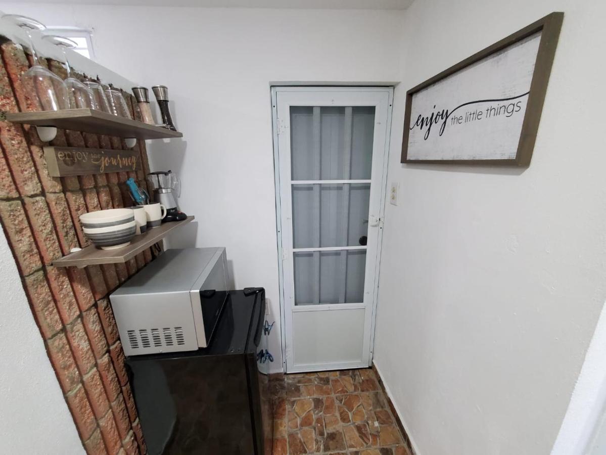 Aguadilla Breeze Apt In Gated Complex 8 Minute Walk To Crashboat Beach Экстерьер фото